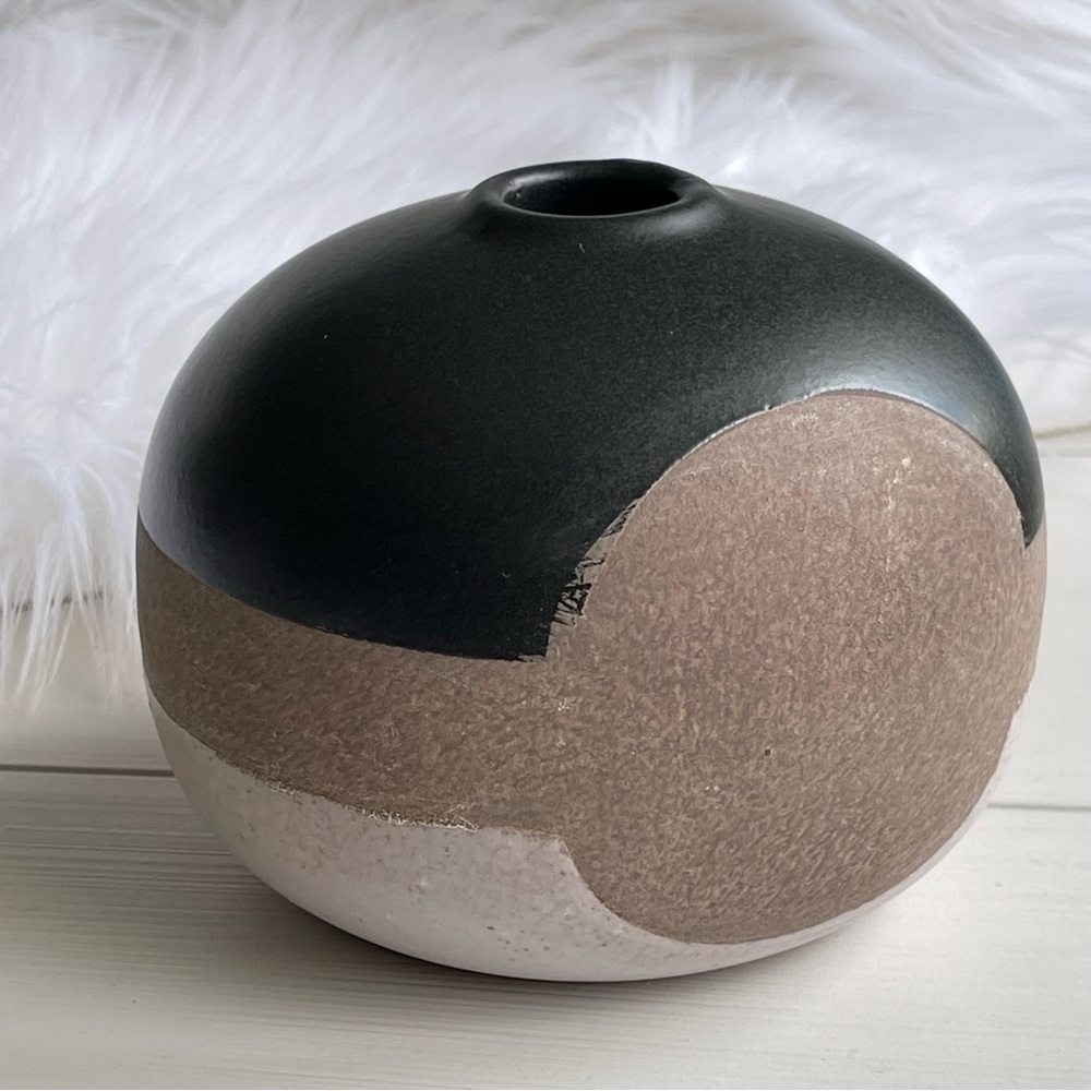 Multi-Color Terracotta Round Small Vase Black Cream Tan